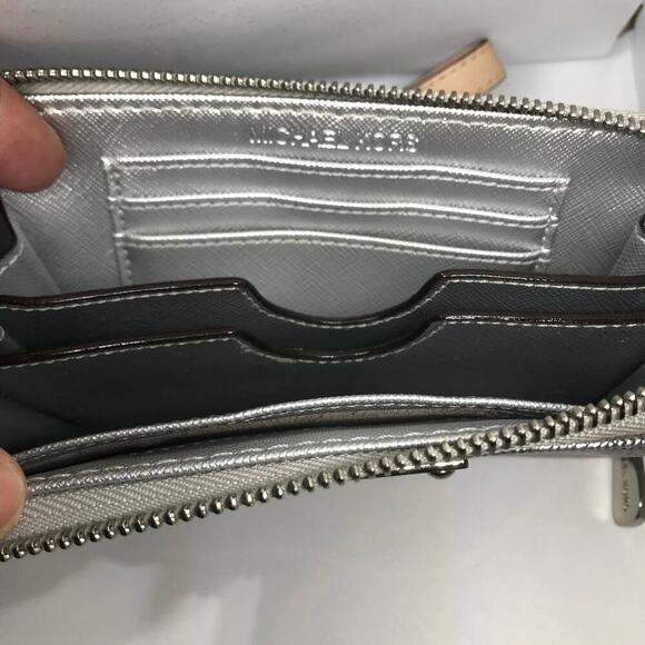 Michael Kors MK Monogram Signature Jet Silver Zip-Around Set Wristlet/Wallet - Picture 4 of 9